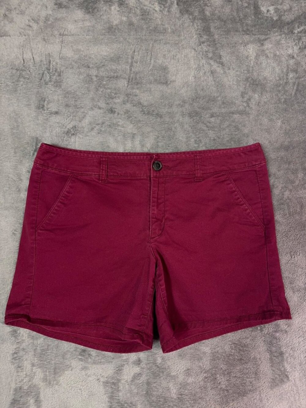 American Eagle Outfitters Women's Midi Shorts Size 12 Burgundy Stretch Cotton